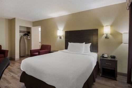 SureStay Plus Hotel by Best Western Jackson image 12